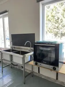 მსოფლიო განათლების აკადემიაში” თანამედროვე სამზარეულოს მოწყობა მიმდინარეობს, სადაც სტუდენტებს ექნებათ შესაძლებლობა მიიღონ და გაიღრმავონ პრაქტიკული ცოდნა და უნარ-ჩვევები.