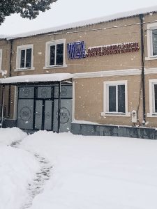 უამინდობის გამო, WEA-ში სასწავლო პროცესი